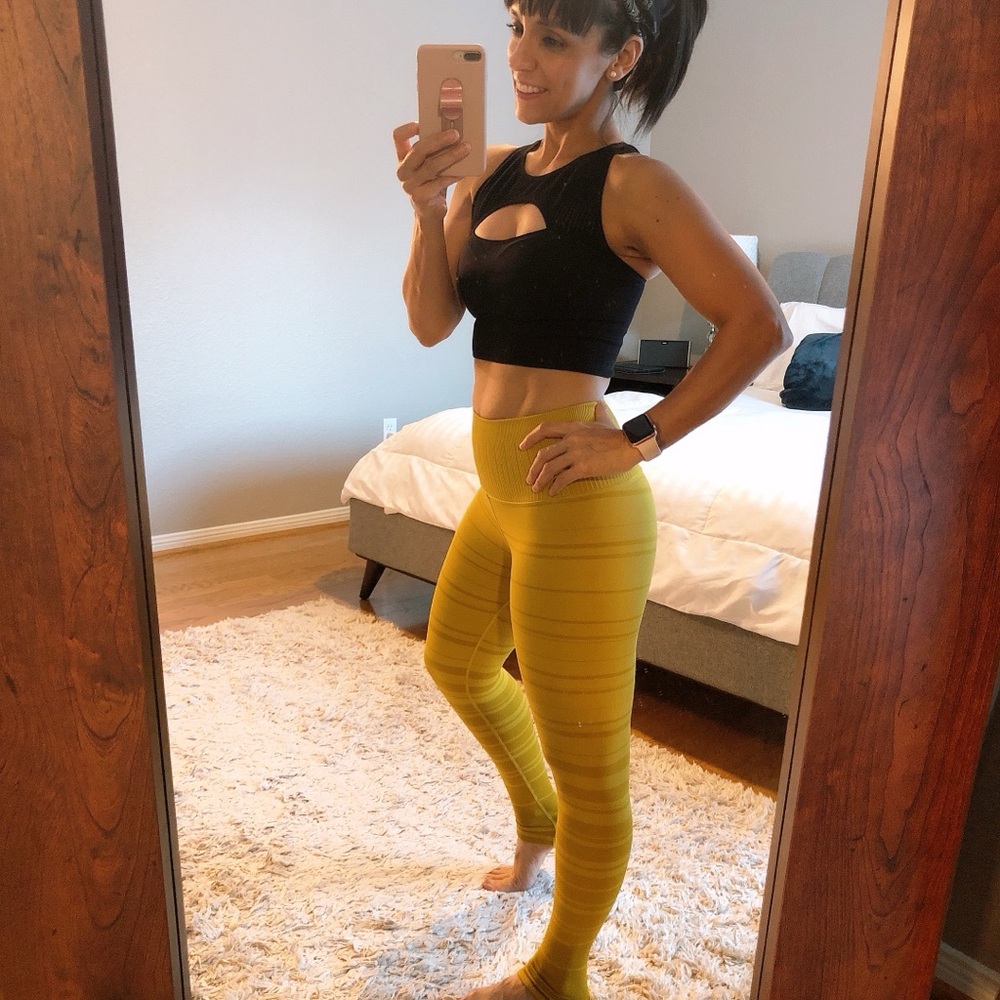 Beautiful yoga leggings from Avocado